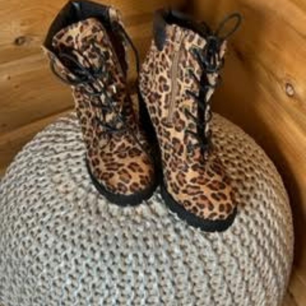 Zigi Soho chunky heeled leopard tie boots, Size 8